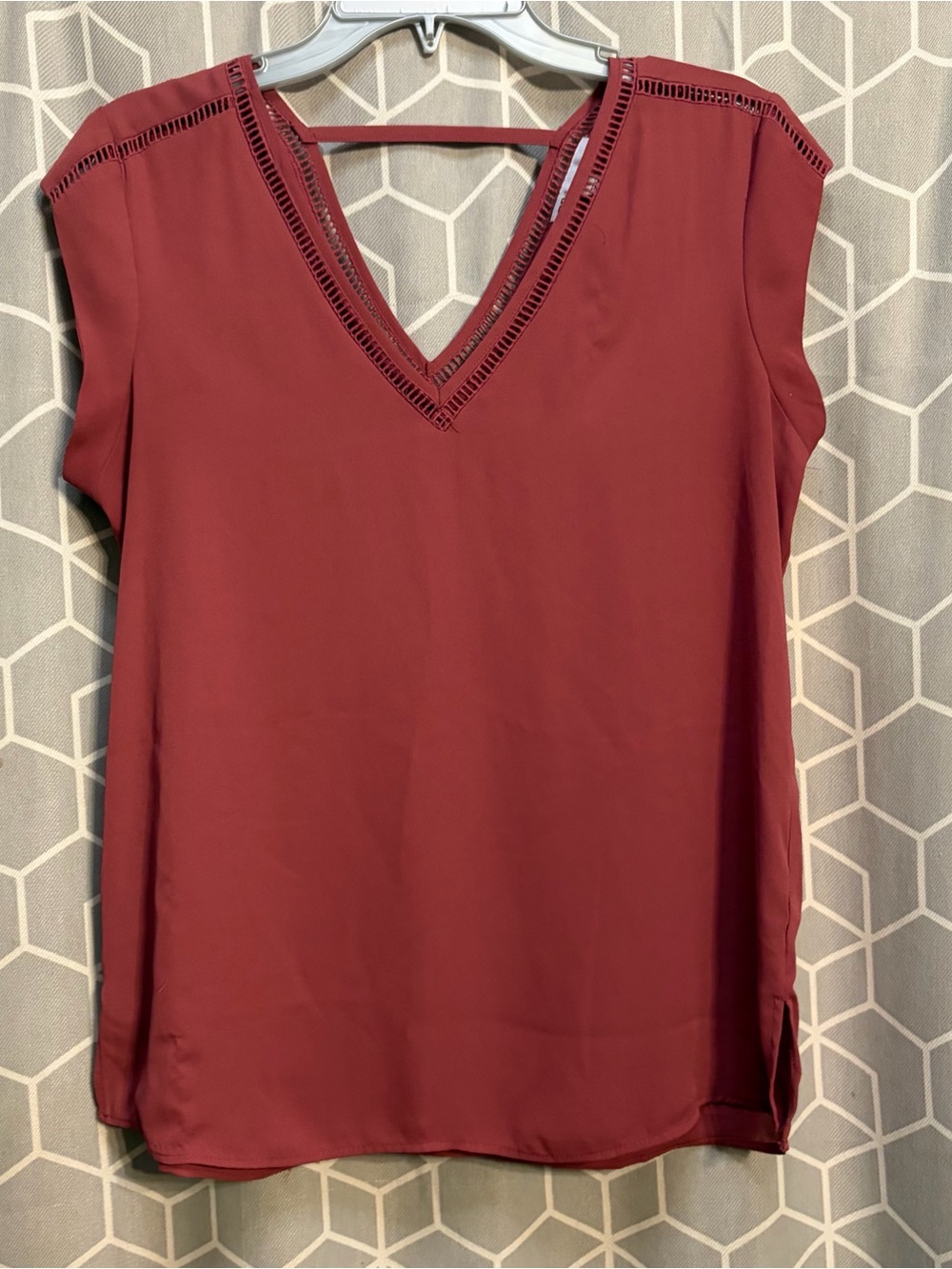 DR2 V-Neck Cap Sleeve Blouse in Brick